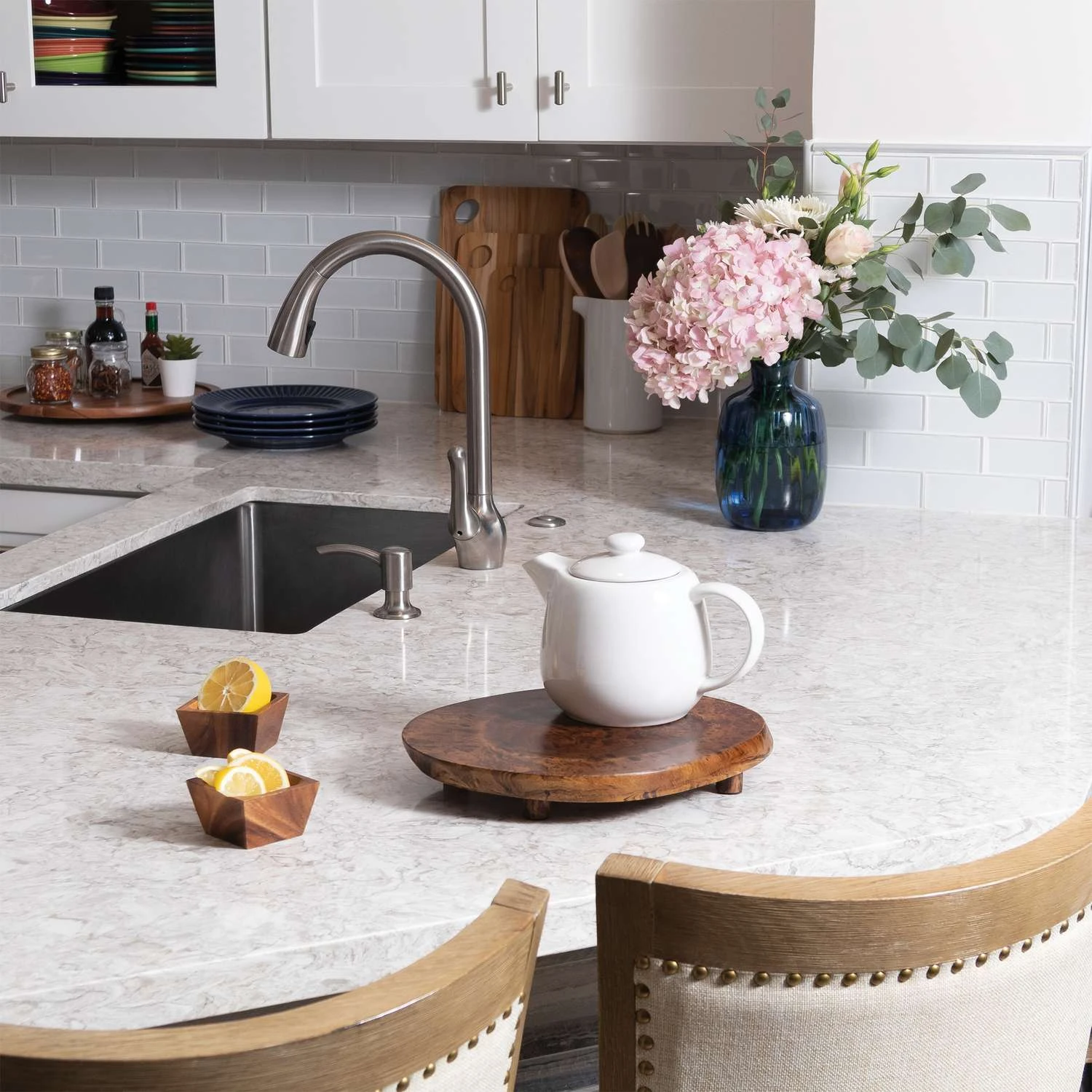 Lipper International Natural Acacia Wood Burl Serving Boards With Feet 13 In. D 1 Pc - Image 4