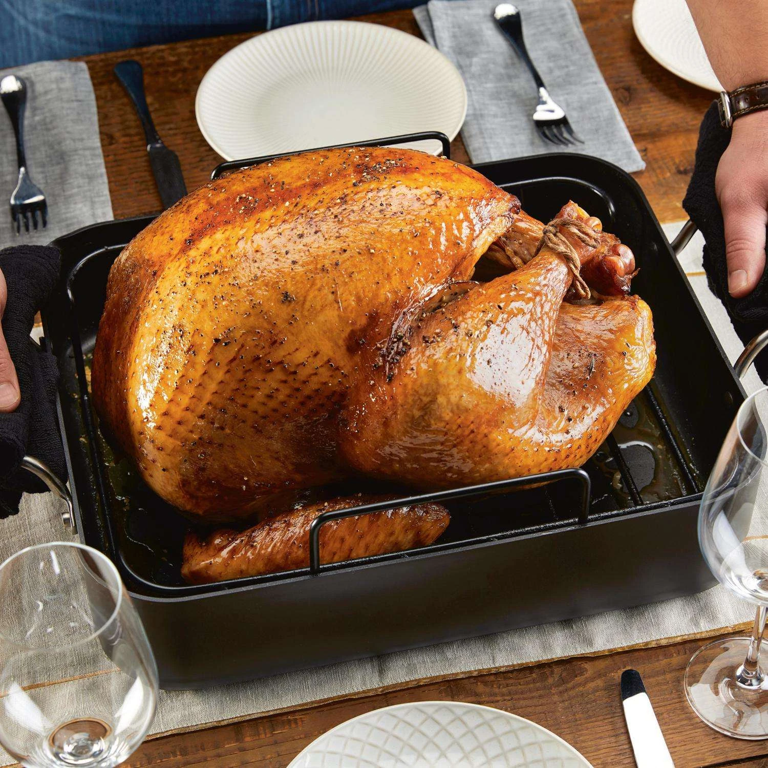 Circulon Anodized Aluminum Roaster With Rack Black - Image 7